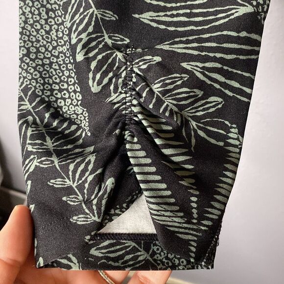 Calvin Klein Performance Wick Safari Print Leggings Size Large - Picture 11 of 11